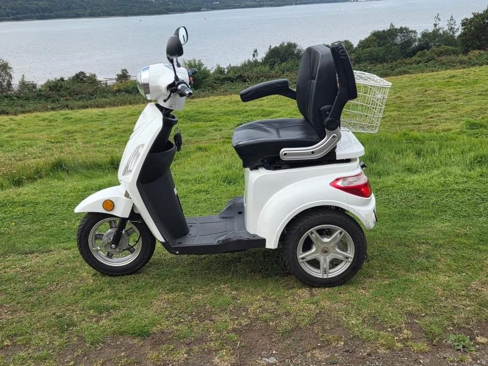 VELECO CRISTAL 3 WHEEL MOBILITY SCOOTER