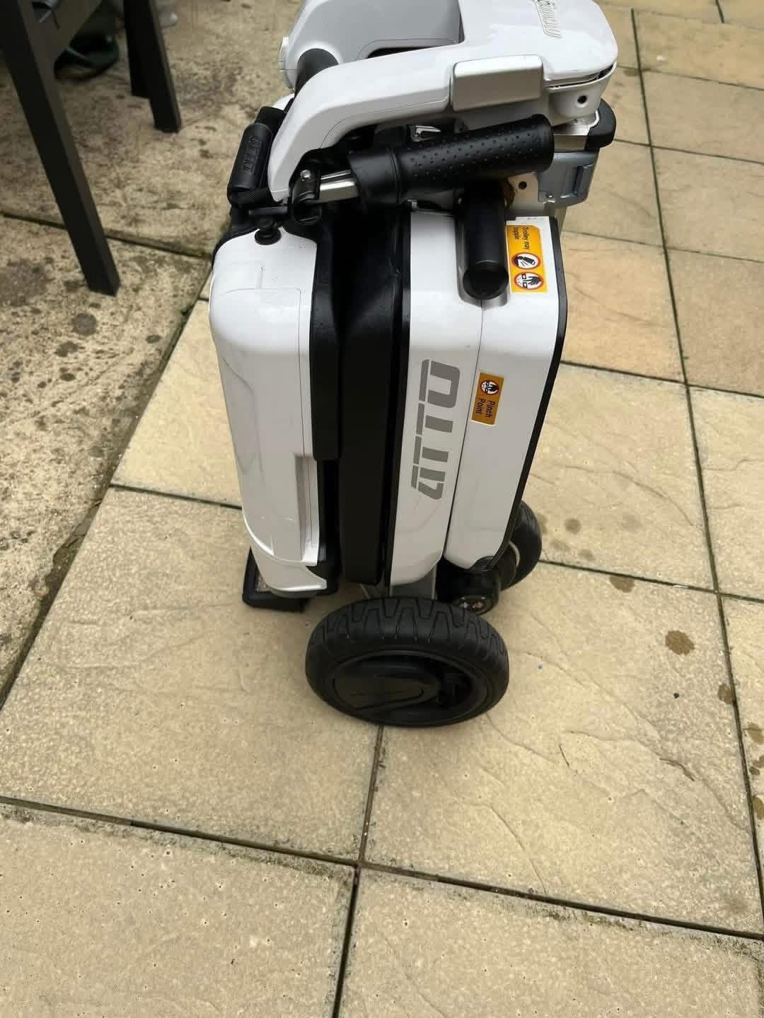 ATTO FOLDING SCOOTER